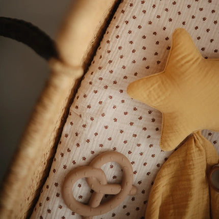 Mushie Bijtring Pretzel Natural koop je bij Babywinkel