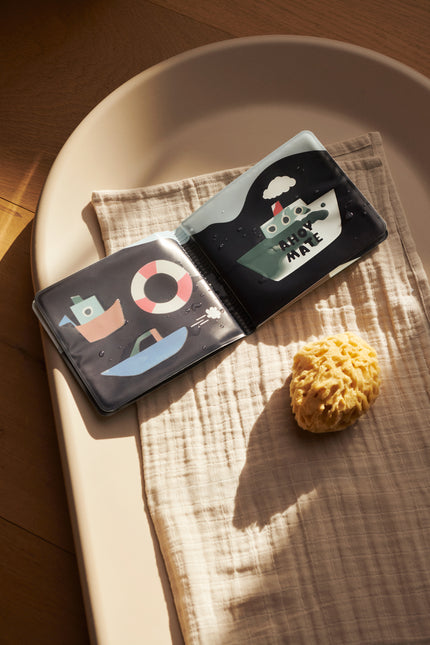 Waylon Sailing Magic Water booklet Sailing Sandy