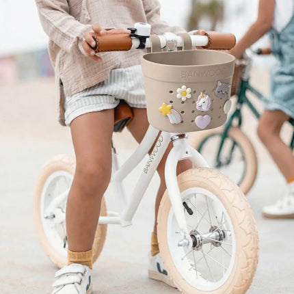 Banwood Kinderstep- en Fietsmandje Pin & Ride Sand koop je bij Babywinkel