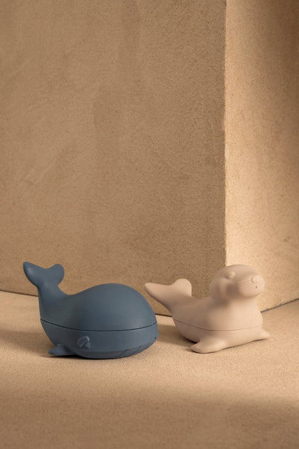 Liewood Badspeelgoed Duncan Arctic Siliconen Whale Blue/ Sandy koop je bij Babywinkel