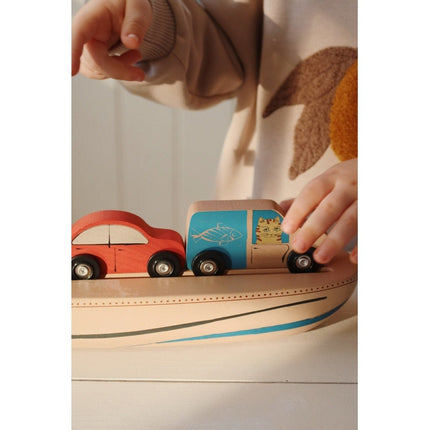 Konges Slojd Houten Speelgoed Boot met Auto'S en Kat - Konges Slojd - Babywinkel - 5715404343510