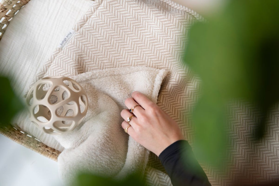 Ledikantdeken teddy Dawn blush/ecru - Babywinkel - 8721052101560