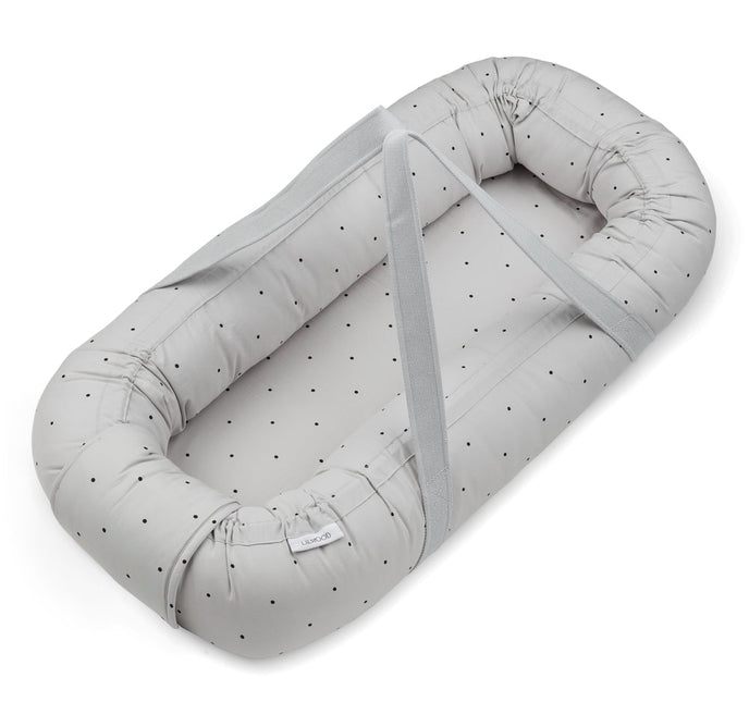 Liewood Babynestje Gro Classic Dot Dumbo Grey koop je bij Babywinkel