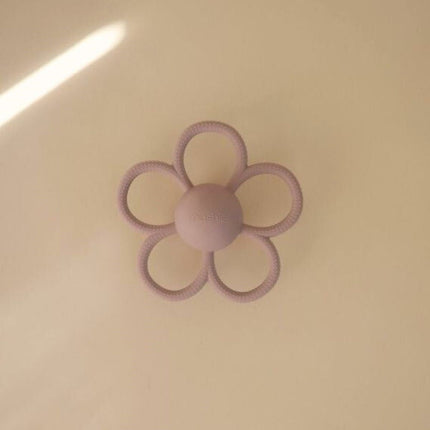 Mushie Daisy Rattle Teether Soft Lilac - Babywinkel - 840355802511