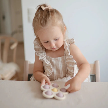 Mushie Educatief Speelgoed Druk Bloem Soft Lilac/Daffodil/Ivory - Mushie - Babywinkel - 810052465562
