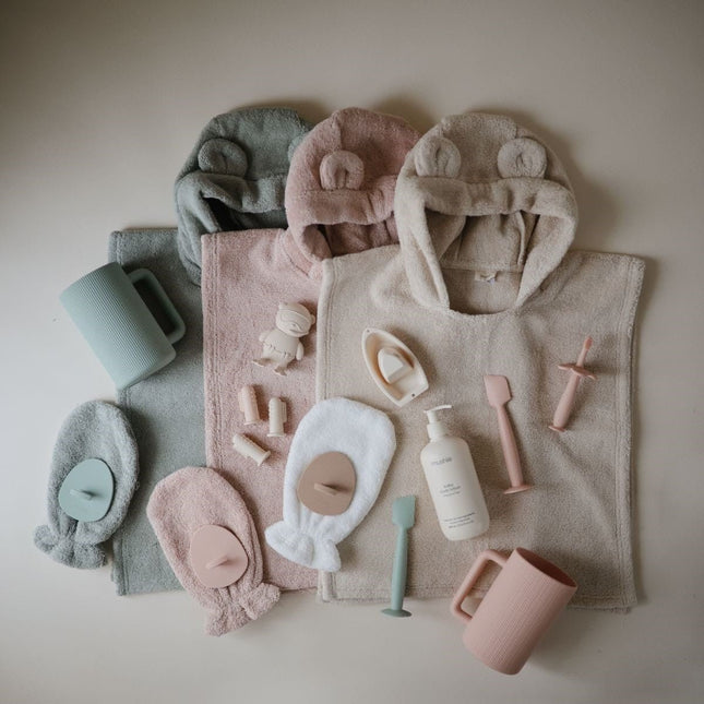 MUSHIE - PONCHO TOWEL BEAR - Fog - Mushie - Babywinkel - 840355801088