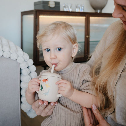 Mushie Silicone Training Cup met rietje Dino koop je bij Babywinkel