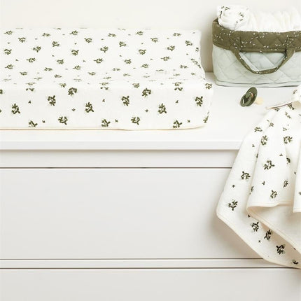 Noppies Aankleedkussenhoes Badstof Bloeiend Klavertje Beetle 49x75cm - Noppies - Babywinkel - 8719788634476