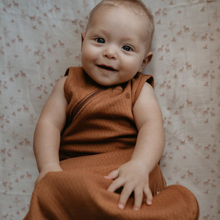 Snoozebaby Slaapzak Baby Mouwloos Toffee - Snoozebaby - Babywinkel - 8719743857957