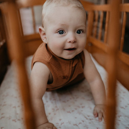 Snoozebaby Slaapzak Baby Mouwloos Toffee - Snoozebaby - Babywinkel - 8719743857957