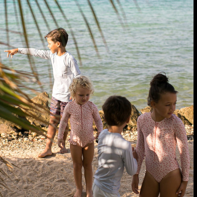 Swim Essentials Zwemshirt Kind Uv Lichtblauw koop je bij Babywinkel